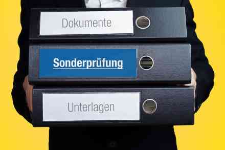 © MQ-Illustrations - stock.adobe.com Ordner für Dokument, Sonderprüfung und Unterlagen
