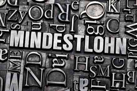 © Goss Vitalij - stock.adobe.com Schriftzug Mindestlohn